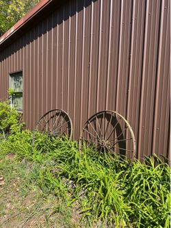 Vintage wagon wheels 🐝4”tall