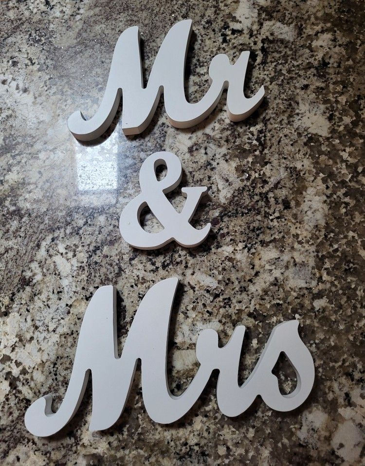 WOOD MR & MRS 10" & 12" SIGNS