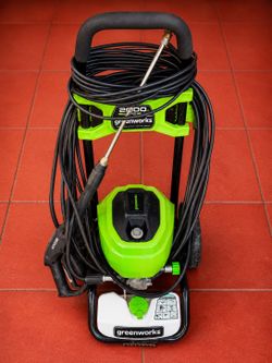 Greenworks 2000 PSI 1.2 GPM Electric Pressure Washer 25Ft Hose 35Ft Cord