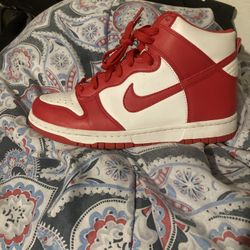 Nike Dunk Mid. White An Red