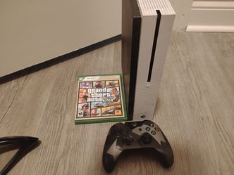 Xbox one S with GTA 5 and controller