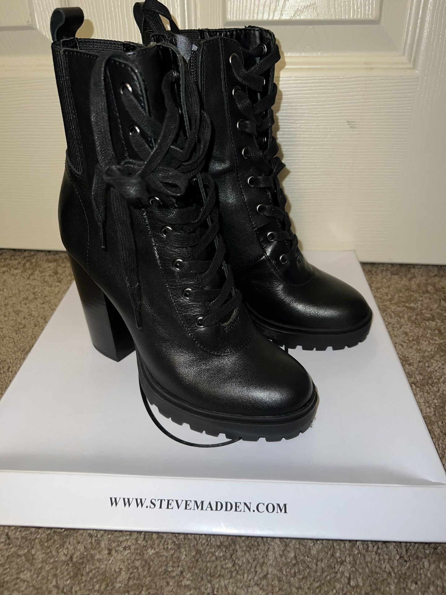 STEVE MADDEN CHUNKY HEEL BOOT