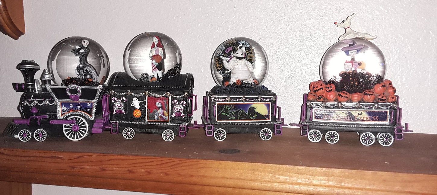 Nightmare before Christmas snowglobe train