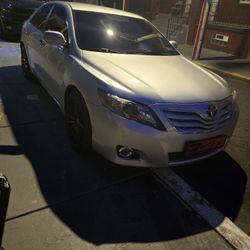 Toyota  Camry 2010