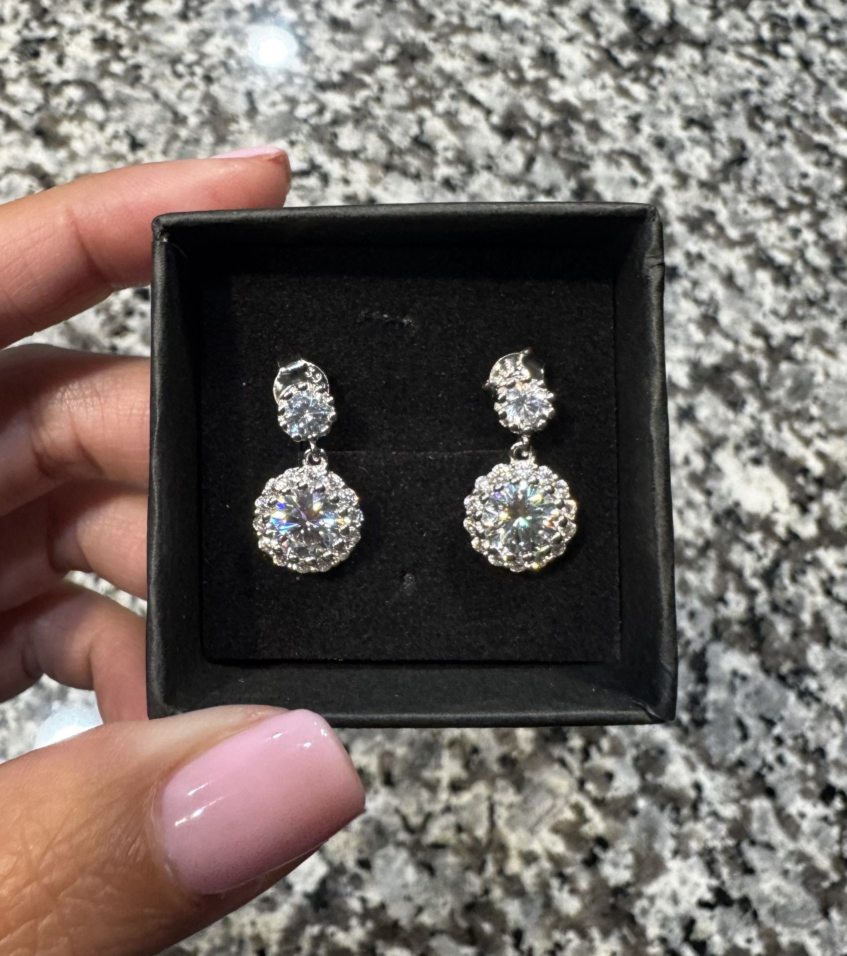 Moissanite 2 CT luxury dangle earrings(New)
