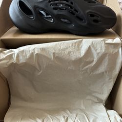 Adidas Foam Runner Size 12 Onyx