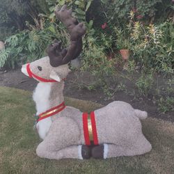 XL Talking &  Singing Animatronic Reindeer The Head Moves Back And Forth