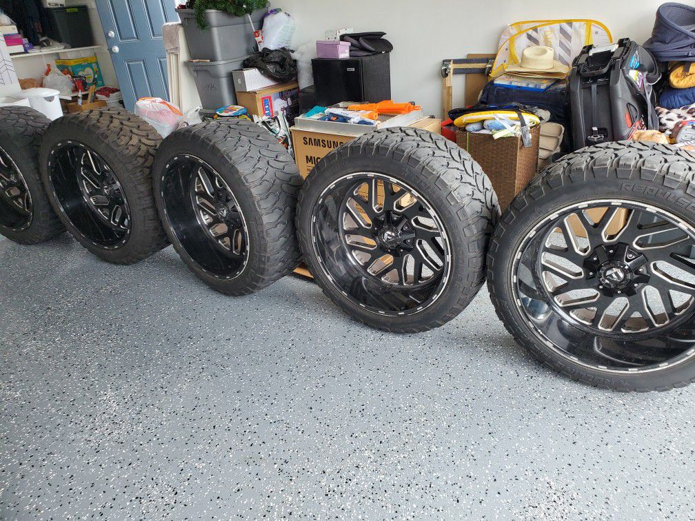 COMPARING MY 30 INCH OFF ROAD WHEELS TO 26 INCHES 