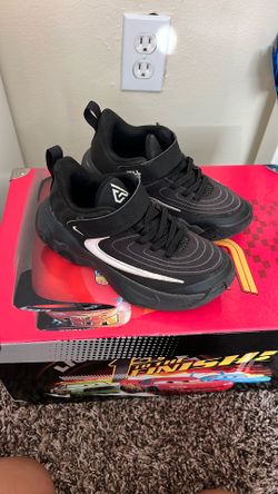 Boys Nike Giannis (only Used For One Baseball Season) 