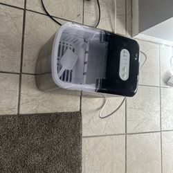 Igloo Portable Icemaker Blue 