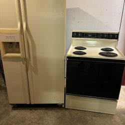 Electric stove and refrigerator will work great $50 delivery fee in Milwaukee area