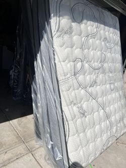 Bed Queen Size Nice Pillow Top