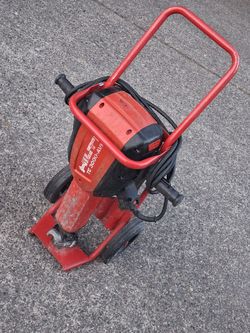 Hilti TE3000-AVR Demolition Demo Concrete Braker jack Hammer Vgood Condition 4bits Cart. Pick up Fremont Sea. No lowball offers please. No trades. Man
