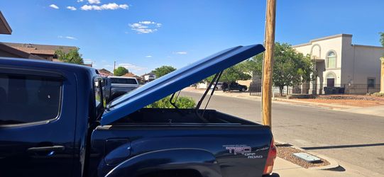 FIBER GLASS TACOMA BED COVER