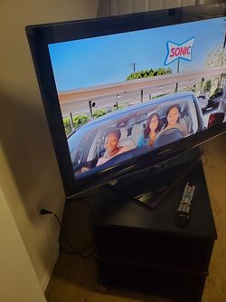 Samsung TV 40 inches no scratches looks like new