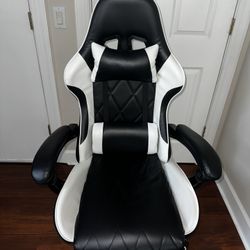 Gaming Chair With Massage Cushion, and Leg rest