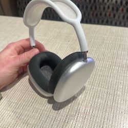 Like New Apple AirPods Max (A2096) w/ NO Smart Case