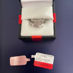 New  Woman’s Engagement/Wedding Ring Set. Size 7.