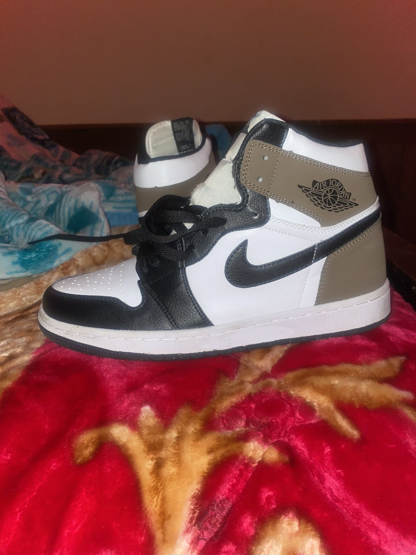 Jordan Retro 1s OG Mocha