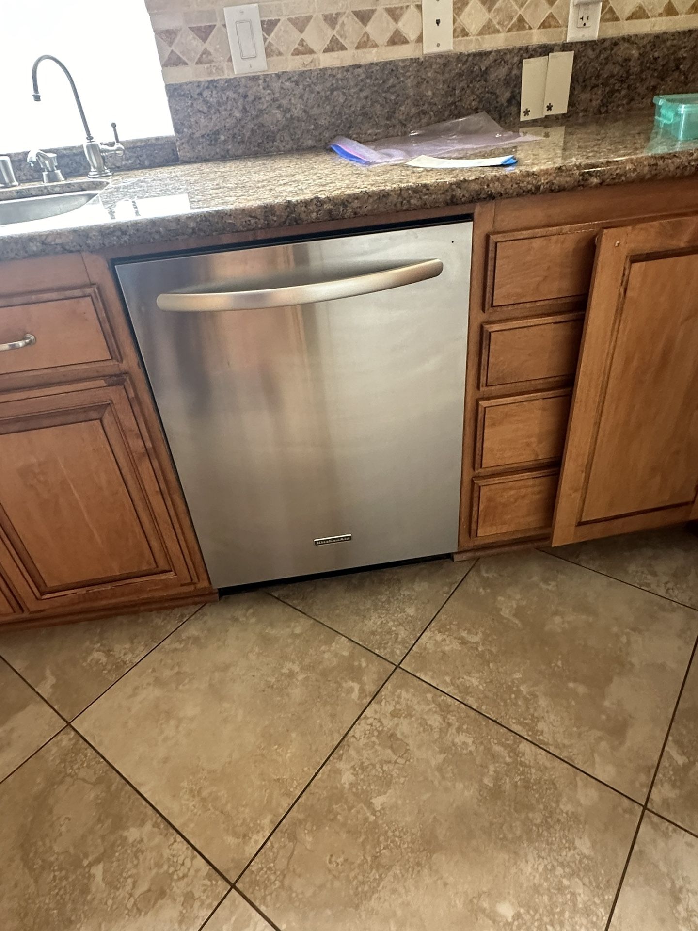 Kitchenaid Dishwasher Used (kuds35fxss5)