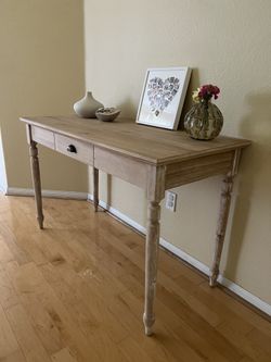 Entry Table / Desk