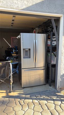 SAMSUNG REFRIGERATOR