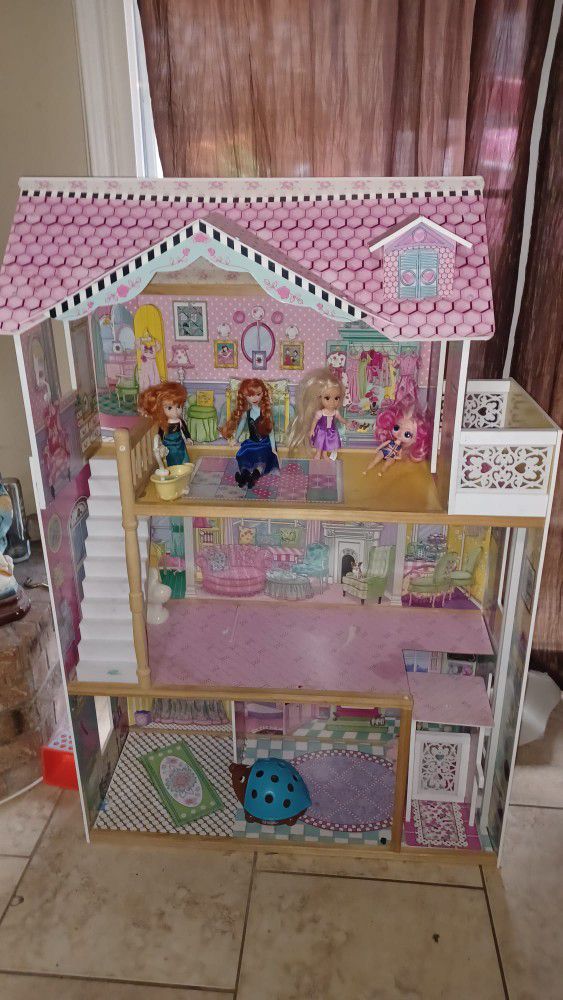 Doll House With Doll In Good Shape 