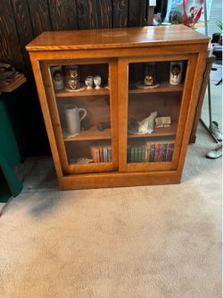 Sturdy display cabinet glass two sided