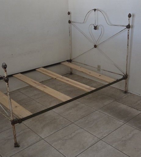 Full Size Antique Bed, Sturdy Iron