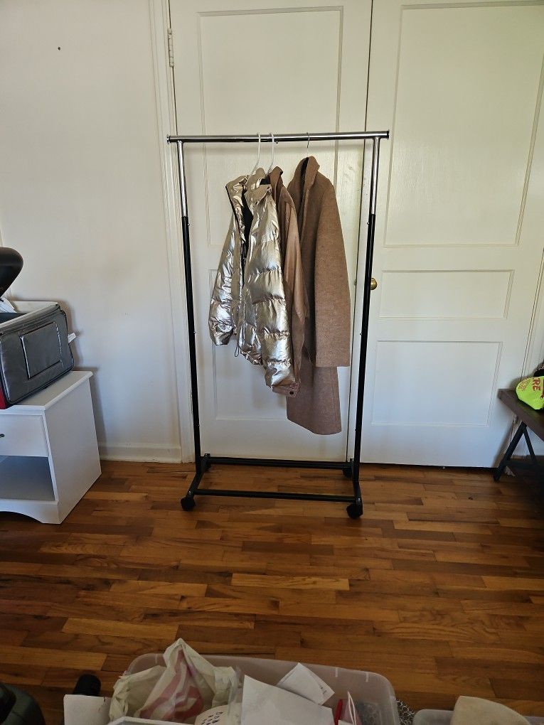 Expandable Garmet Rolling Rack, Black