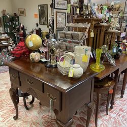 Furniture…Lamps…Art…Bric A Brac… Wildwood Antique Mall In Vero Beach