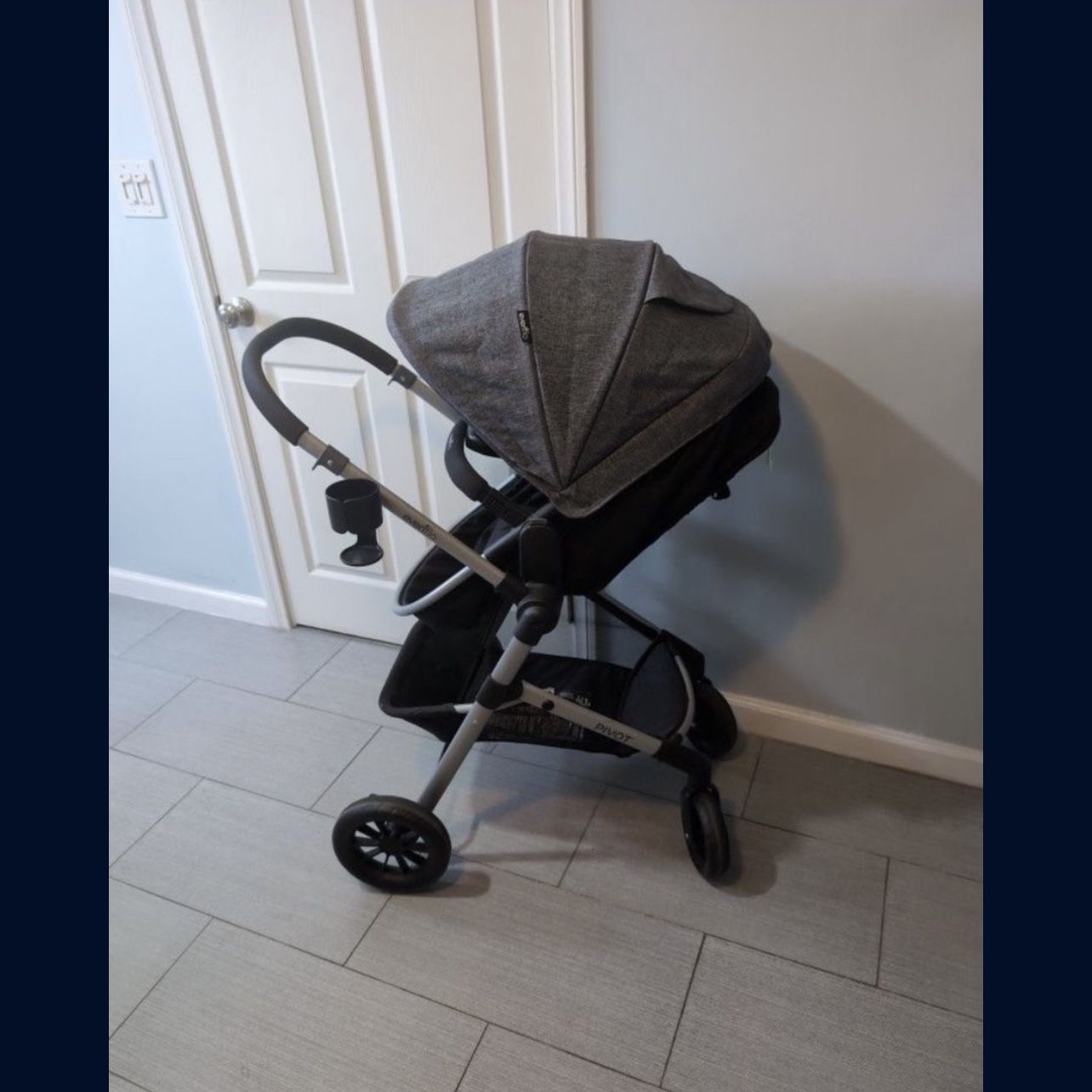 Evenflo Pivot Bassinet stroller