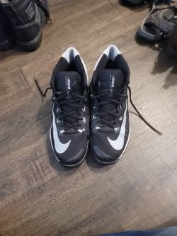 Nike AIRMAX 2016 Basketball Shoes Size 12 ‐ Men's