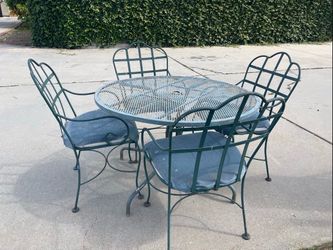 Chairs 4 and 1 table