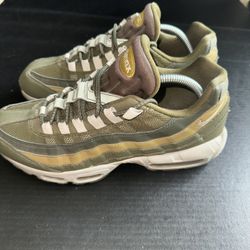 Nike Air Max 95 Essential Olive Canvas Shoes Mens Size US 9.5 Rare 749766-303