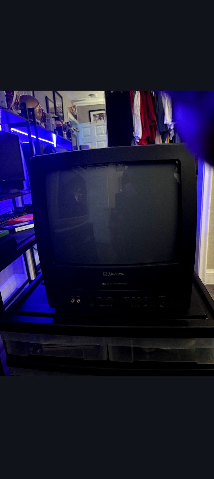13"EMERSON EWC1301 CRT /  VHS PLAYER DOES NOT WORK. TV WORKS GREAT WITH NO ISSUES.