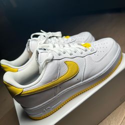 Nike Air Force 1 Snapchat Size 9 White/Yellow