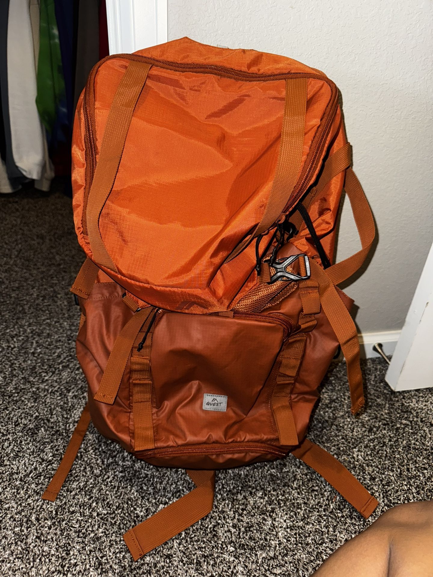Quest Hiking / Backpacking Travel Bag / Backpack