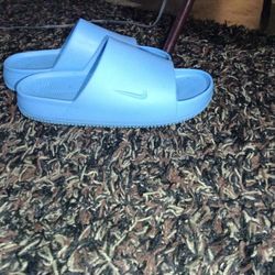Size 12 Nike Flops 