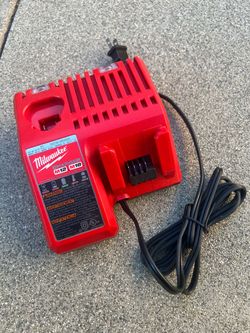 Milwaukee M12/M18 Dual Battery Charger