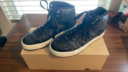 Addidas NEO Raleigh Women’s Mid Top Shoea