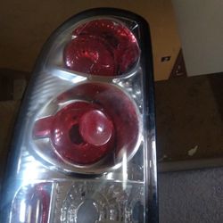 00 To 05 Gmc Chevy Taillights 
