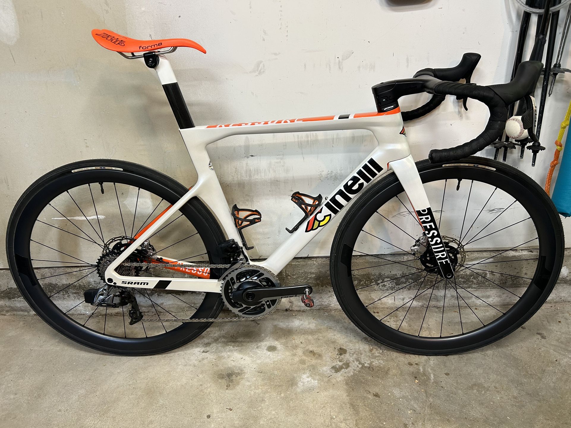 2023 Cinelli Pressure Disc M(54cm) with SRAM Red 12sp AXS Quarq and two wheelsets