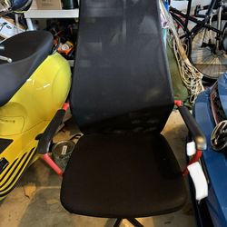 FREE Mesh and metal desk chair