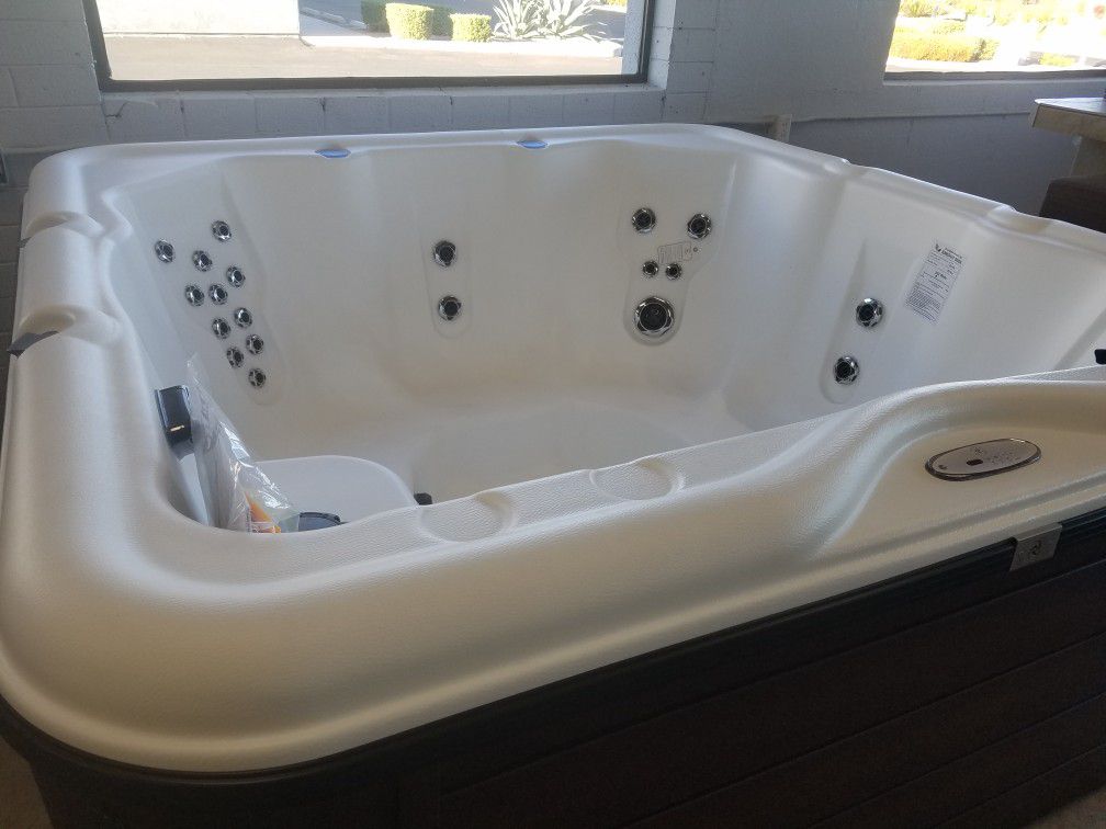 Reduced! New Nordic Hot tub Jubilee MS 110/220v