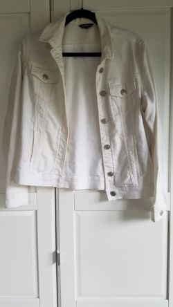 White denim jacket w/ pockets