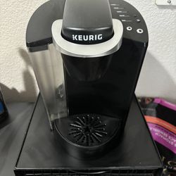 Keurig With Tray And Pods. 