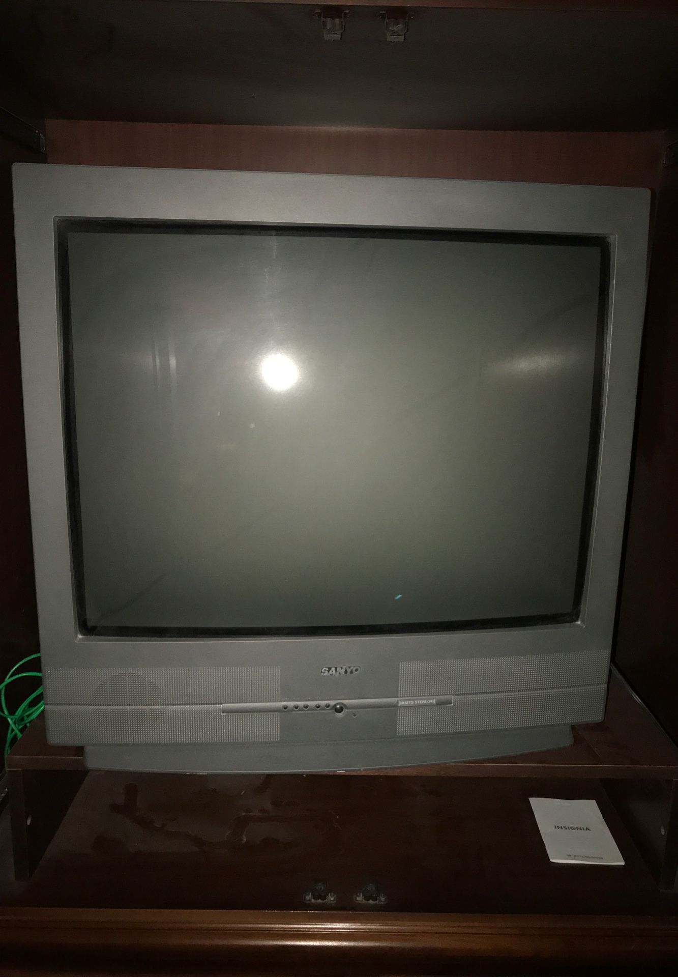 Sanyo 32 inches works great picture FREE! Come and get it. Also Panasonic works FREE as well!!