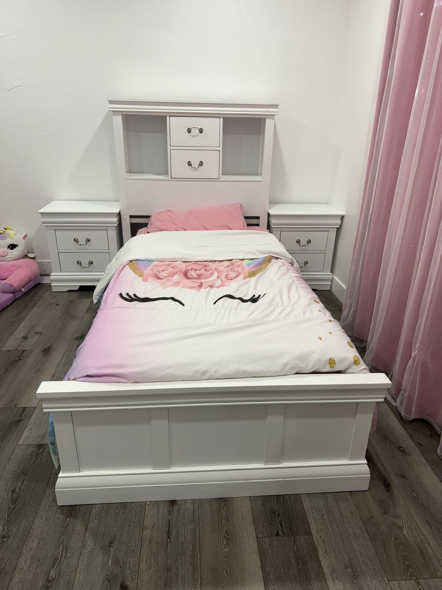 Bedroom Set Of 4