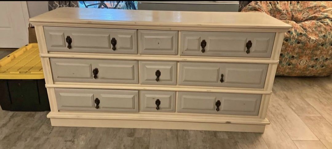 Dresser